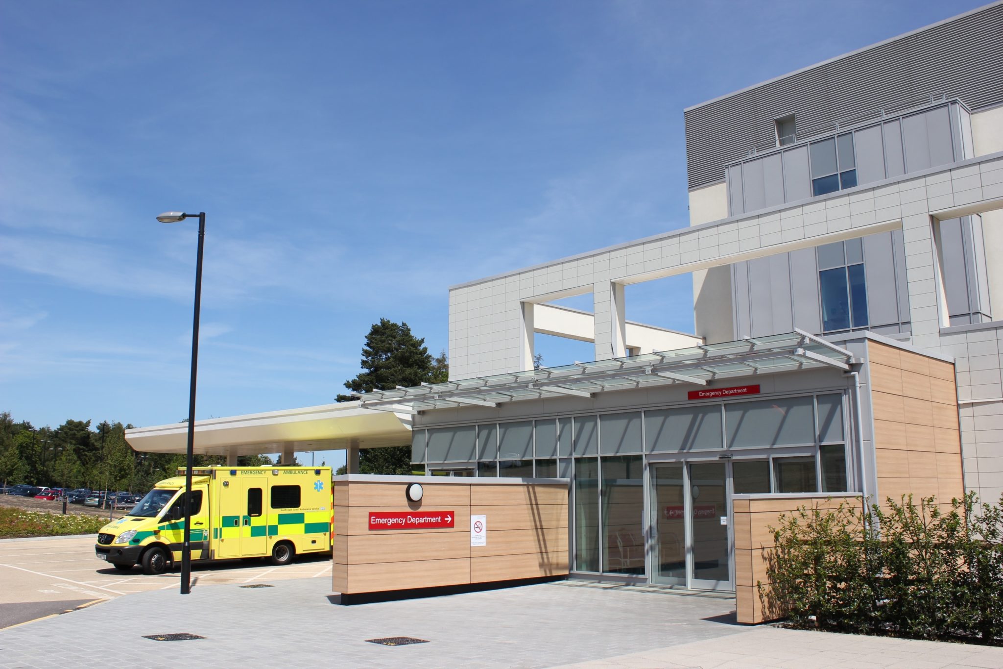 Tunbridge Wells Hospital Emergency Department (ED) - outside view ...